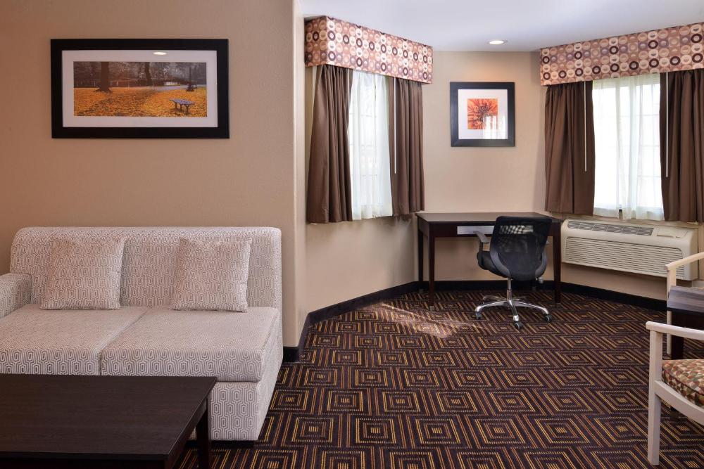 1 King Bed Non Smoking interior